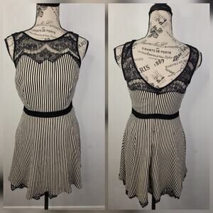 VTG 90s/Y2K Guess babydoll Dress SZ 2 Striped Lace Trim Lined Skater Office